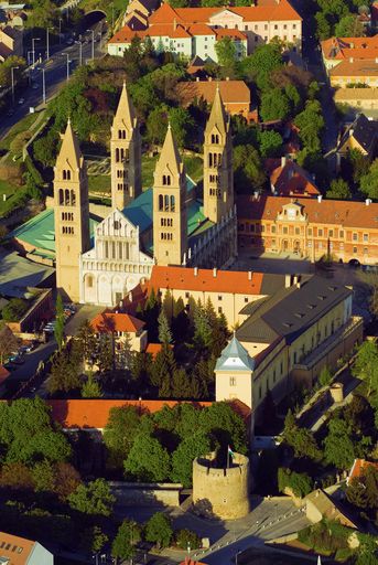 Pécs ist die Kulturhauptstadt Europas 2010. Im Bild die Kathedrale.