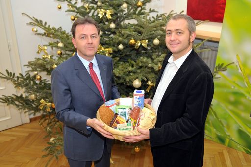 Landwirtschafts- und Umweltminister Niki Berlakovich heute mit Geschäftsführer Mag. Martin Haiderer, Wiener Tafel.