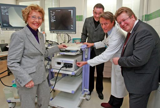 Vorschau Bild von v.l.n.r.: DDr. Doris Lakomy, Generalökonom P. MMag. Frank Bayard O.T., Ärztlicher Leiter und Primarius Dr. Felix Waidmann, Geschäftsführer und Verwaltungsdirektor Wolfgang Müller MAS.