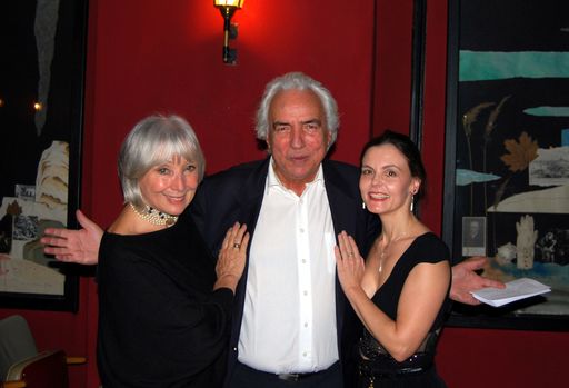  In der Silvesternacht 2009/2010 übergab der scheidende Direktor Gerald Szyszkowitz nach neun Jahren Intendanz die Direktion der Freien Bühne Wieden an seine Schauspielerkollegin, Regisseurin und Kulturmanagerin Michaela Ehrenstein.