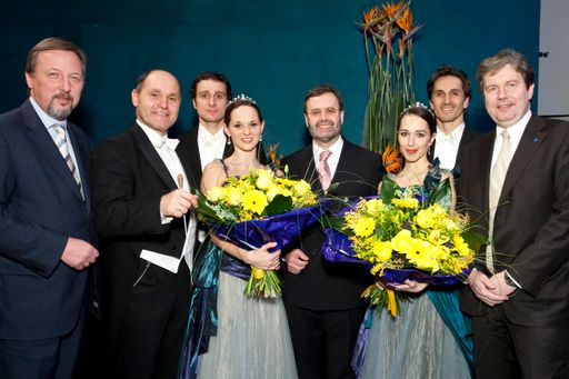  Wolfgang Sobotka dirigierte Kunden, Freunde und Partner des niederösterreichischen HYPO-Konzerns im Festspielhaus St. Pölten beschwingt ins neue Jahr