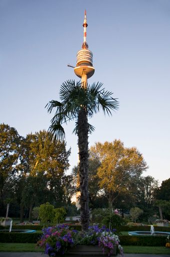 Der Donauturm ist Österreichs höchstes Bauwerk und eine der bekanntesten Sehenswürdigkeiten Wiens