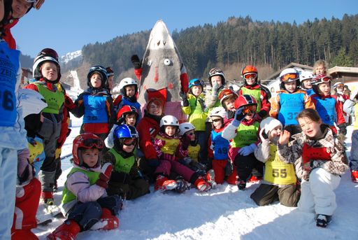  Mit Karwendolin besuchen die Kleinen den kostenlosen Kinderskikurs in der Silberregion Karwendel am liebsten.