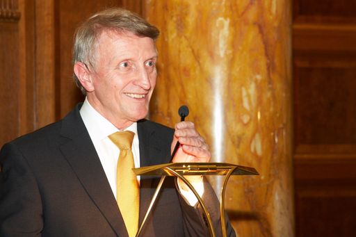 http://pressefotos.at/m.php?g=1&u=43&dir=201001&e=20100112_u&a=event
BILD zu OTS - Präsident Hans Sünkel begrüßte am Dienstagabend im Oktogon der Bank Austria in Wien Prominenz aus Politik, Wissenschaft und Wirtschaft beim traditionellen Neujahrsempfang der Österreichischen Universitätenkonferenz