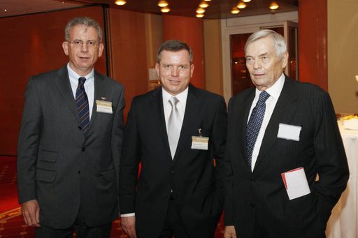  V.l.n.r.: Dr. Alexander Martinowsky, Vorstand Wiesenthal & Co AG, Mag. Henrik Kinder, EurotaxGlass's Österreich-Geschäftsführer und Regional Director CEE und Helmuth H. Lederer, Eurotax-Gründer