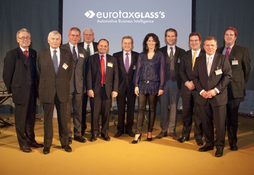 Vorschau Bild von V.l.n.r.: KommR Mag. Dr. Gustav Oberwallner,  
Bundesgremialobmann des Fahrzeughandels, Helmuth H. Lederer, Eurotax-Gründer, Dr. Alexander Martinowsky, Vorstand Firma Wiesenthal & Co  
AG, Albert Still, Vorsitzender Aufsichtsrat AVAG Holding AG,  
Landesgremialobmann KommR Burkhard Ernst, Rainer Kraftfahrzeughandel AG, KommR Ing. Alfred Stadler, Vorstandssprecher der Wolfgang Denzel AG, Tanja Bauer, Moderatorin, Mag. Ingo Natmessnig, Sprecher der  
österreichischen Automobilimporteure, Geschäftsführer von Chrysler  
Austria, Alastair MacLeod, EurotaxGlass's CEO, Mag. Henrik Kinder,  
EurotaxGlass's Österreich-Geschäftsführer und Regional Director CEE, Key Note Speaker Univ.-Prof. Dipl. Wirtsch.-Ing. Dr.-Ing. Wilfried Sihn, Professor für Betriebstechnik und Systemplanung an der TU Wien.