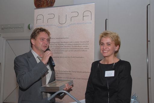 Dr.Thomas Wild mit Präsidentin der APUPA Zita Kis Dadara