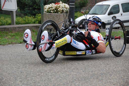 Vorschau Bild von Der erfolgreiche Ironman-Triathlet Wolfgang Schattauer und Gewinner der Goldmedaille bei den Paralympics in Peking