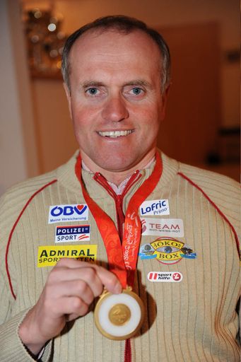 Vorschau Bild von Der erfolgreiche Ironman-Triathlet Wolfgang Schattauer und Gewinner der Goldmedaille bei den Paralympics in Peking