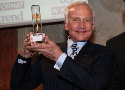 Buzz Aldrin erhält Lifetime Achievement Award Golden Arrow 2010.