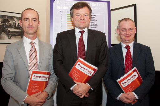 http://pressefotos.at/m.php?g=1&u=43&dir=201001&e=20100127_r&a=event
v.l.n.r. Dr. Helmut Brath (Facharzt für Innere Medizin, Leiter der Diabetesambulanz Gesundheitszentrum Süd, Wien), Ao Univ.-Prof. Dr. Bernhard Ludvik (Facharzt für Innere Medizin, Past-President der Österreichischen Diabetes Gesellschaft, Universitätsklinik für Innere Medizin III Wien) und Ao Univ.-Prof. Dr. Hermann Toplak (Facharzt für Innere Medizin, Universitätsklinik für Innere Medizin Graz)