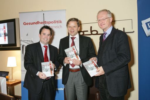 C. Salmhofer und S. Silander (sanofi-aventis), M. Gleitsmann (Wirtschaftskammer)