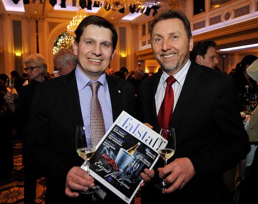 http://pressefotos.at/m.php?g=1&u=1&dir=201001&e=20100128_f&a=event
v.l.n.r.: Christoph Morandell (Morandell International GmbH), Siegfried Pucher (F&B Direktor des Grand Hotel Wien),