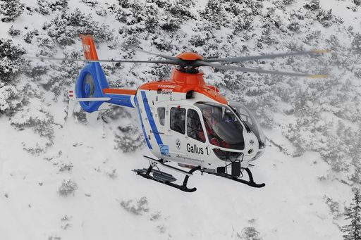 Der neue Notarzthubschrauber "Gallus 1" hob seit seiner Inbetriebnahme am 17. Dezember bereits zu 140 Einsätzen vom Stützpunkt Zürs am Arlberg ab.