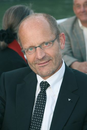  Peter Ebenbichler (56), seit 1992 Landesdirektor bzw. Regionalleiter der VICTORIA-VOLKSBANKEN Versicherung (VV) in Oberösterreich, wechselte mit Jahresbeginn in die Funktion des VV-Regionalleiters West für Tirol und Vorarlberg.