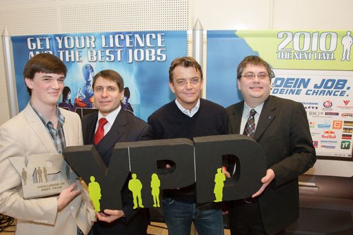 v.l.n.r.: Laurin Schneider - Sieger YPD-Challenge 09, Mag. Markus Beyrer - Generalsekretär der Industriellenvereinigung, Hannes Jagerhofer - Initiator der YPD-Challenge, Univ. Prof. Mag. Dr. Michael Wagner, MBA - Donau-Universität Krems
