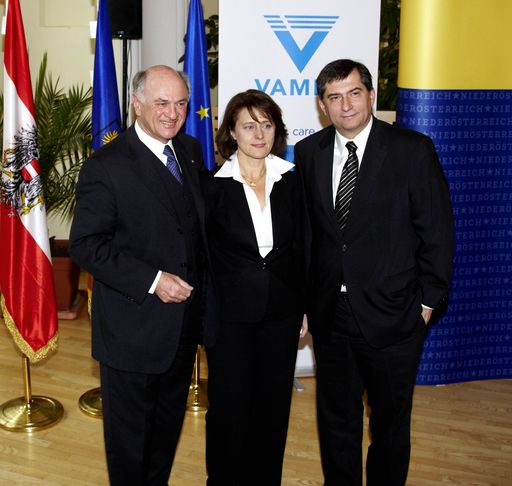 V.l.n.r.: LH DI Dr. Erwin Pröll, Dr. Andrea Zauner-Dungl, GD Dr. Ernst Wastler, VAMED AG