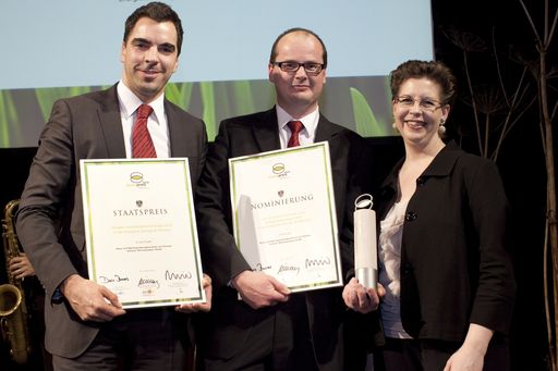 Vorschau Bild von V.l.n.r.: Übergabe des Staatspreises: Karl Ochsner jun., Clemens Birklbauer, Staatssekretärin Christine Marek.