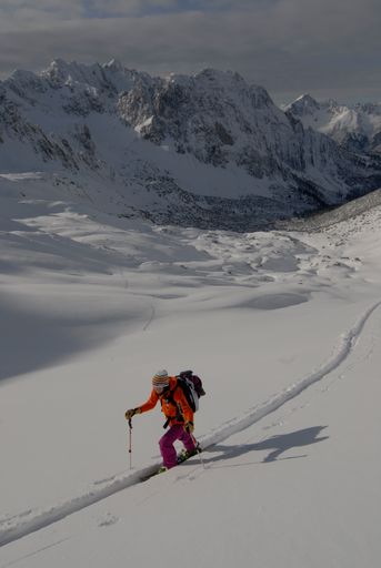 In Anbetracht der Tatsache, dass es in den letzten Tagen und Wochen zu zahlreichen Lawinenunfällen gekommen ist und die Schnee- und Lawinensituation weiter angespannt bleibt, weist der Oesterreichische Alpenverein nochmals auf die zentralen Punkte zur Minimierung des persönlichen Risikos im freien Skiraum hin.