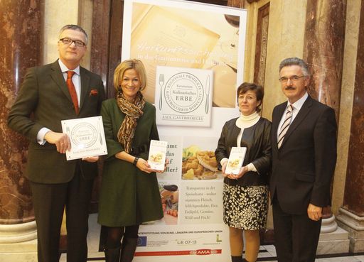 http://pressefotos.at/m.php?g=1&u=52&dir=201002&e=20100215_a&a=event
V.l.n.r.: Dr. Stephan Mikinovic (GF AMA Marketing), Mag.(FH) Birgit Mondl (Projektleiterin AMA-Gastrosystem), Mag. Sabine Flöcklmüller (Generalsekretärin Kuratorium Kulinarisches Erbe) und Komm. Rat Helmut Hinterleitner (Obmann des Fachverbandes Gastronomie der WKÖ) präsentieren das neue Gastro-Booklet "Total Regional".