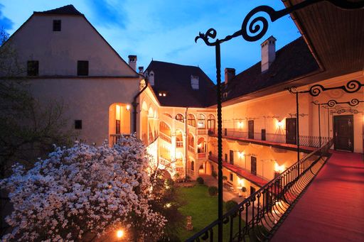 Vorschau Bild von Arkadenhof Schloss Obermayerhofen.