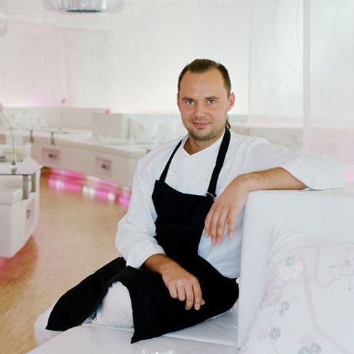 Der 33jährige österreichische Star unter den Köchen in Deutschland erhält auf der Galanacht der Gastronomie im Parkhotel Schönbrunn die Goldene Cloche 2010 überreicht.