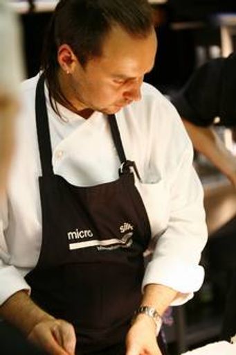 Vorschau Bild von Der 33jährige österreichische Star unter den Köchen in Deutschland erhält auf der Galanacht der Gastronomie im Parkhotel Schönbrunn die Goldene Cloche 2010 überreicht.