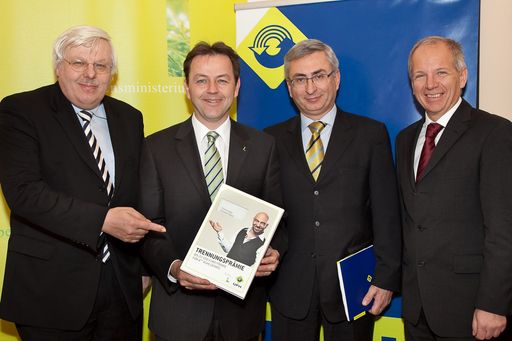 Erfolgsstory UFH Trennungsprämie: Kühlgerätetausch mit 2,94.Millionen Euro gefördert. 

Weitere Bilder abrufbar unter:
http://pressefotos.at/m.php?g=1&u=66&dir=201002&e=20100219_u&a=event