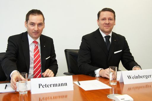  http://pressefotos.at/m.php?g=1&u=43&dir=201002&e=20100222_r&a=event
V.l.n.r. Mag. (FH) Christoph Petermann (Geschäftsführer 
der Raiffeisen Immobilien Vermittlung (RIV)) und Mag. (FH) Ing. Peter Weinberger (Geschäftsführer der Raiffeisen Immobilien Vermittlung (RIV))