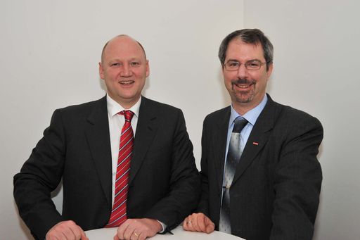  http://pressefotos.at/m.php?g=1&u=38&dir=201002&e=20100222_c&a=event
PK von Cisco und E-Center der Wirtschaftskammer Österrreich - V.l.n.r.: Dr. Achim Kaspar (General Manager Cisco Austria). Dr. Gerhard Laga (Leiter des E-Center der Wirtschaftskammer Österreich)