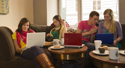 In den grausten Wochen des Jahres gibt es bei T-Mobile schon einmal einen Vorgeschmack auf den Frühling: Denn erstmals sind bei einem österreichischen Mobilfunkbetreiber bunte Netbooks und Smartphones erhältlich, und zwar bereits ab 0 Euro!