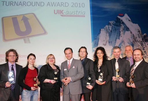  http://pressefotos.at/m.php?g=1&u=68&dir=201002&e=20100225_t&a=event
Peter Hirschfeld - Gründer der UIK-austria - präsentierte im Rahmen der Turnaround 2010 Gala im T-Center jene österreichischen Vorzeige-KMU, die nach der Krise, auf vorbildliche Art und Weise  den Turnaround geschafft haben.