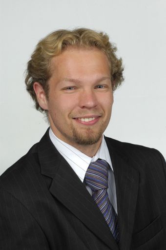 Vorschau Bild von Lukas Zinner ist für das F&B Management im wine & spa resort LOISIUM Hotel verantwortlich.