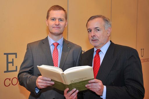 http://pressefotos.at/m.php?g=1&u=38&dir=201003&e=20100302_b&a=event
Studie: Die Reichsforste in Österreich 1938 - 1945 - v.l.n.r.: Dr. Georg Erlacher (Bundesforste-Vorstand), Univ.-Prof. Mag. DDr. Oliver Rathkolb (Herausgeber, Autor der Studie)