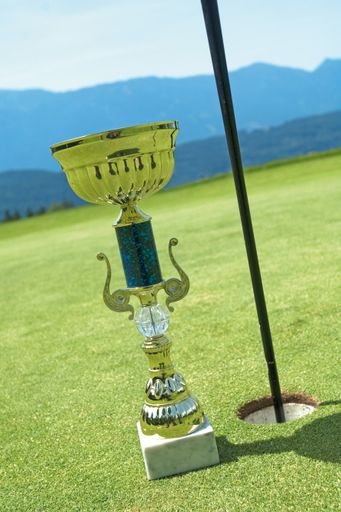  Spielbahn Nummer 10 in Velden-Köstenberg ist das beliebteste Golfloch in Kärnten. Dies hat eine Befragung unter Golfland Kärnten-Gästen im letzten Jahr ergeben.