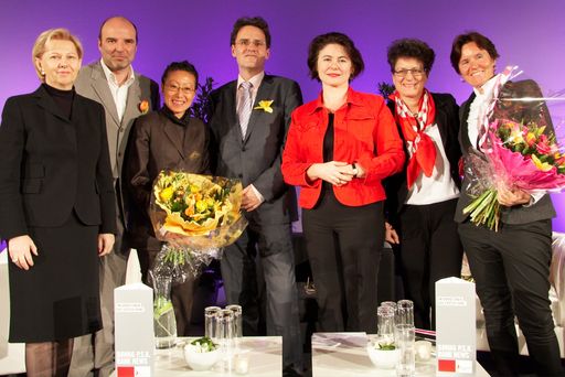 http://pressefotos.at/m.php?g=1&u=43&dir=201003&e=20100308_b&a=event
"Unternehmerinnen mit Format" - Kick-off-Abend der gemeinsamen Initiative der BAWAG P.S.K. und Format - im Bild v.l.n.r. KommRat. Brigitte Jank (Präsidentin Wirtschaftskammer Wien), Ralf Kober (Springer Jacoby Österreich), Sohyi Kim (Haubenköchin, Gründerin "Kim kocht"), Martin Kwauka (Chefredakteur FORMAT), Dr. Regina Jankowitsch (Coach und Moderatorin), DDR. Regina Prehofer (BAWAG P.S.K.-Vorstand) und Dr. Christine Catasta (Wirtschaftsprüferin bei PwC)