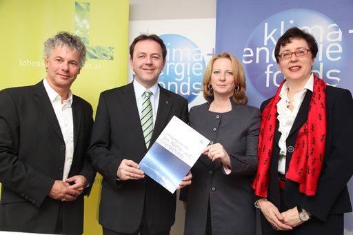 http://pressefotos.at/m.php?g=1&u=66&dir=201003&e=20100310_k&a=event
Pressekonferenz zum Jahresprogramm des Klima -und Energiefonds 2010.