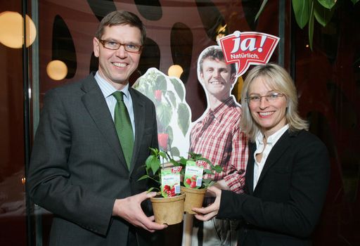 http://pressefotos.at/m.php?g=1&u=68&dir=201003&e=20100310_r&a=event
Wien - Österreichs führende Bio-Marke auch 2009 gewachsen. Ja! Natürlich beweist nach dem erneuten Umsatzwachstum im Krisenjahr 2009 nun mit der Erweiterung des Sortiments um 
biologische Gartenprodukte einmal mehr seine "Bionier"-Rolle.