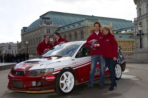 DiTech Rallye Team (v.li.n.re.): Andreas Schindlbacher (Copilot), Damian Izdebski (Gründer und Geschäftsführer von DiTech), Beppo Harrach (Fahrer), Aleksandra Izdebska (Gründerin und Gesellschafterin DiTech)