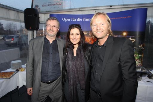v.l.n.r. Andreas Egger, Geschäftsführer oeticket
Barbara Karlich, Wolfgang Werner, Intendant Opernfestspiele St. Margarethen.