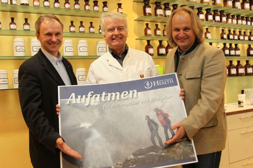 (v.l.n.r.:): Bürgermeister Mag. Erich Czerny, Salzburger Apothekerkammer-Präsident Dr. Friedemann Bachleitner-Hofmann und Ferienregion NPHT-Geschäftsführer Mag. Christian Wörister.