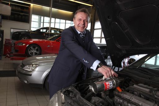 Fachwerkstättenkette Fastbox nach erfolgreichem Management-Buyout auf Wachstumskurs: im Bild Fastbox Eigentümer Mag. Friedrich Neubauer