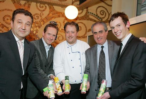  http://pressefotos.at/m.php?g=1&u=68&dir=201003&e=20100323_f&a=event
FRY Light und SALAD Light stehen für eine gesunde, ausgewogene Ernährung und unterstützen durch ihr einfaches und praktisches Sprühsystem das Abnehmen sowie die Gewichtskontrolle.