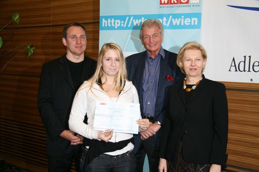 v.l.n.r. Eric Adler (Adler Social Coaching), Jennifer Zoffmann (Lehrling bei Salamander), Michael Stermann (Präsident der Volkswirtschaftlichen Gesellschaft), Brigitte Jank (Präsidentin WK Wien)