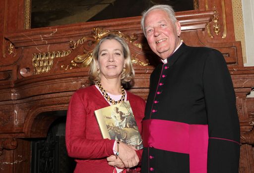 http://pressefotos.at/m.php?g=1&u=82&dir=201003&e=20100325_b&a=event
Buchpräsentation "Die Schlosskapelle des Belvedere" mit Dr. Agnes Husslein-Arco (Direktorin des Belvedere) und Prälat Prof. Dr. Alfred Sammer (Rektor der Schlosskapelle)