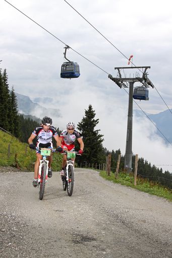 Während King und Queen die 10.000 hm mit reiner Muskelkraft bezwingen, können Prince und Princess die Hilfe der Bergbahnen in Anspruch nehmen.