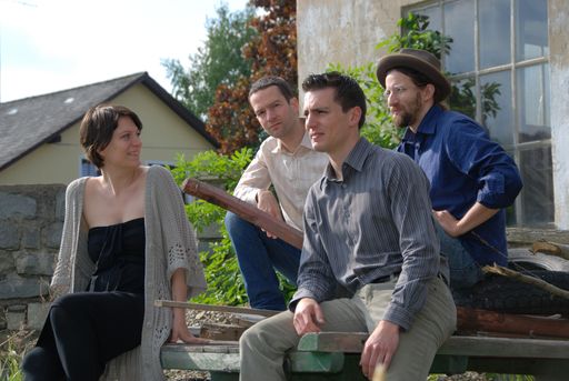 Vorschau Bild von Am 23. April 2010 veröffentlichen Laura & the Comrats ihr Debütalbum "creating memories". Abdruck honorarfrei.