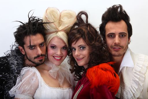  Am 15. Juli startet das einzige Sommertheater Wiens mit der neuen Produktion. Der österreichische Star-Autor Fanzobel schreibt zum zweiten Mal eine wienerische Komödie, sehr frei nach Shakespeare. "Der Widerspenstigen Zähmung" wird bis 5. September in Wien am Hof gespielt.