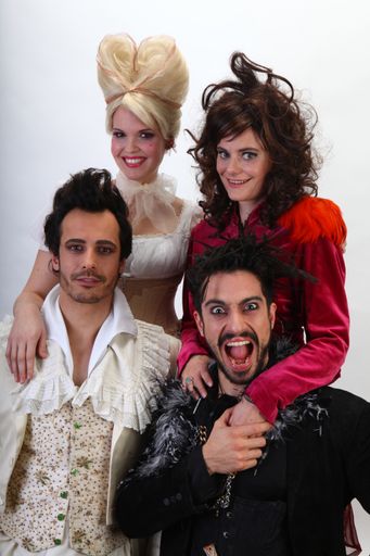 Vorschau Bild von Am 15. Juli startet das einzige Sommertheater Wiens mit der neuen Produktion. Der österreichische Star-Autor Fanzobel schreibt zum zweiten Mal eine wienerische Komödie, sehr frei nach Shakespeare. "Der Widerspenstigen Zähmung" wird bis 5. September in Wien am Hof gespielt.