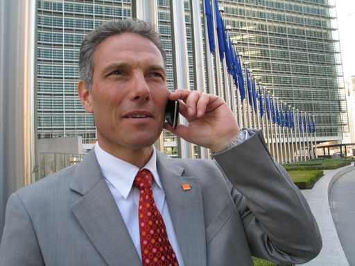 Orange CEO Michael Krammer vor dem EU Kommissionsgebäude in Brüssel